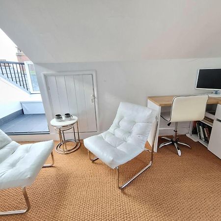 West Hill Retreat Seaview Balcony Chic Loft Studio & Free Parking Гастингс Экстерьер фото