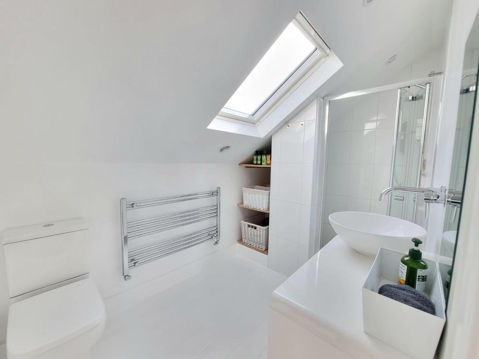 West Hill Retreat Seaview Balcony Chic Loft Studio & Free Parking Гастингс Экстерьер фото